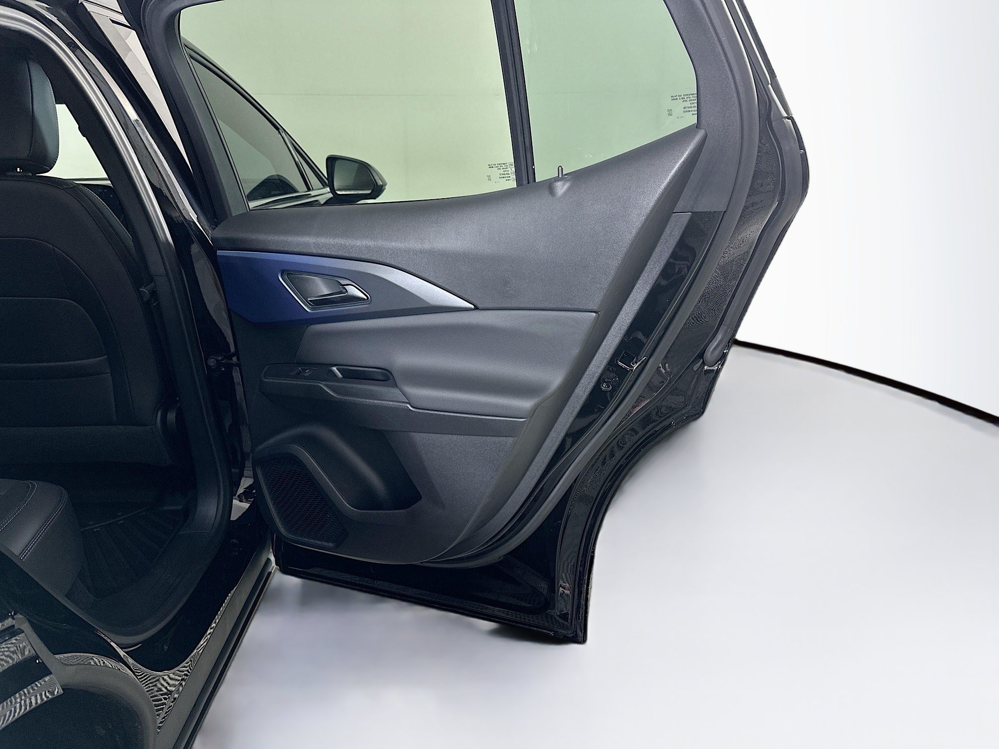 Used 2025 Chevrolet Equinox EV LT FWD image 32