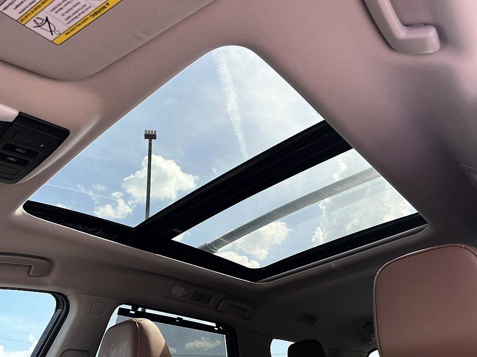 Certified 2024 Nissan Pathfinder Platinum w/ Lighting Package (N92) image 21