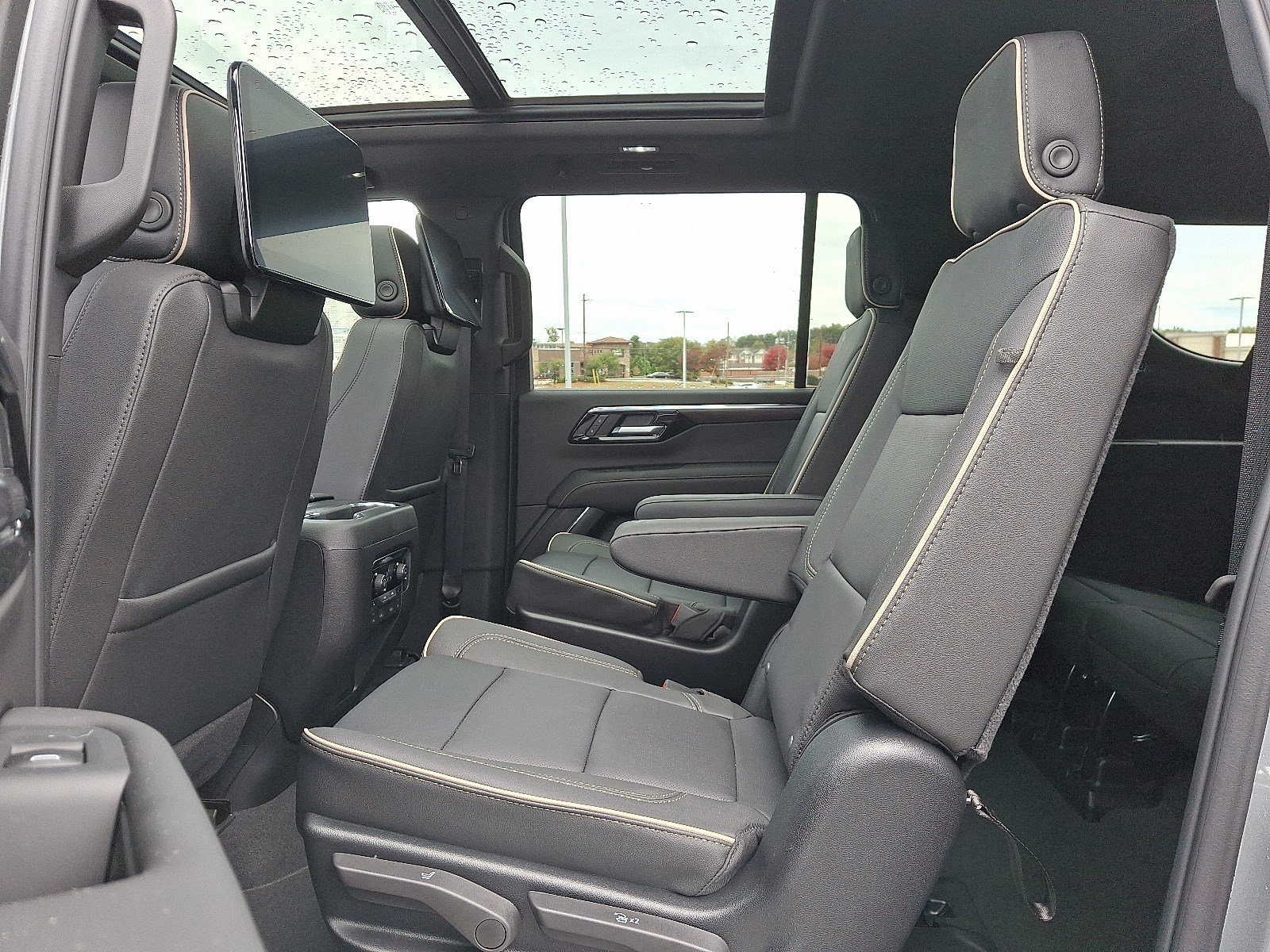 New 2026 Chevrolet Suburban Premier image 5