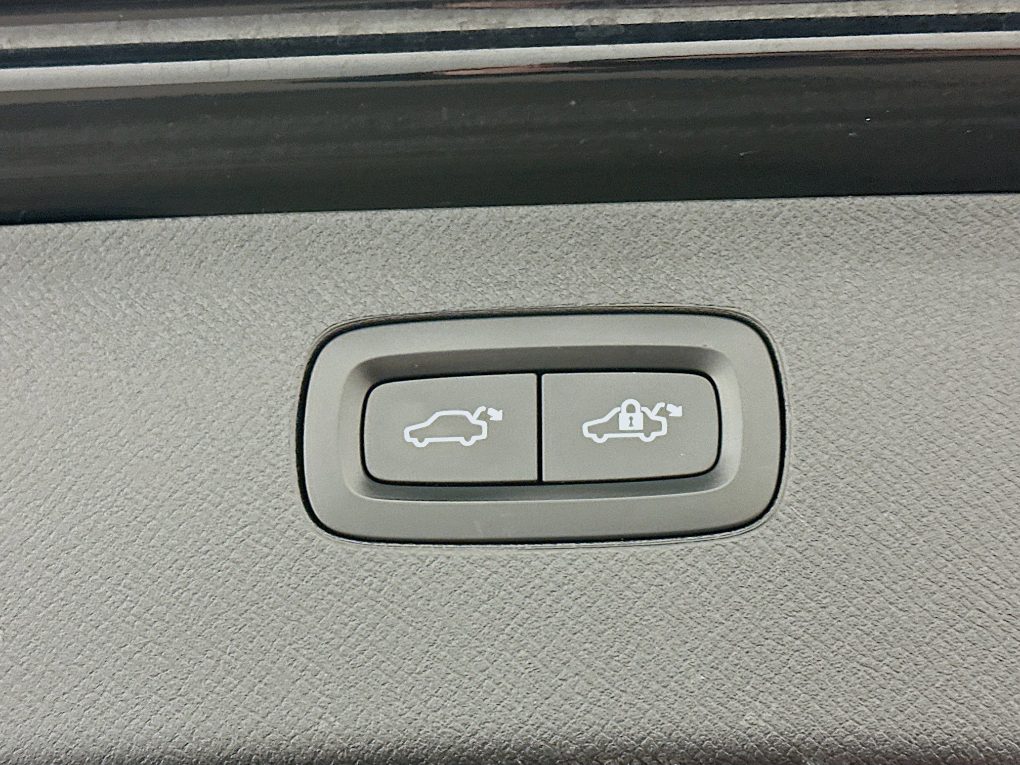 Used 2017 Volvo XC90 T6 Momentum w/ Vision Package image 33