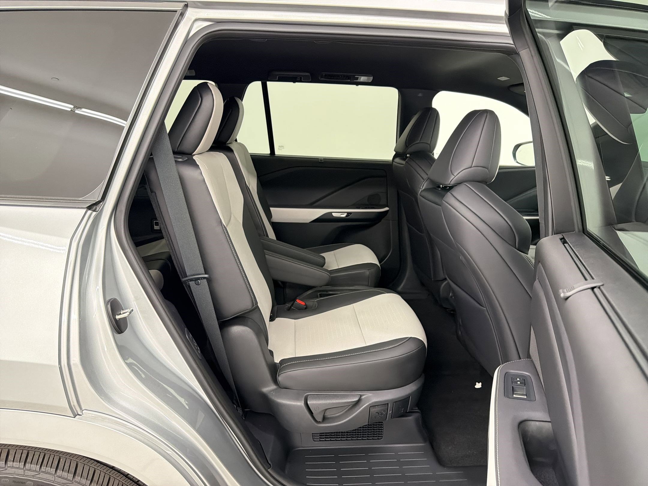 Certified 2024 Lexus TX 500h AWD w/ Technology Package image 29