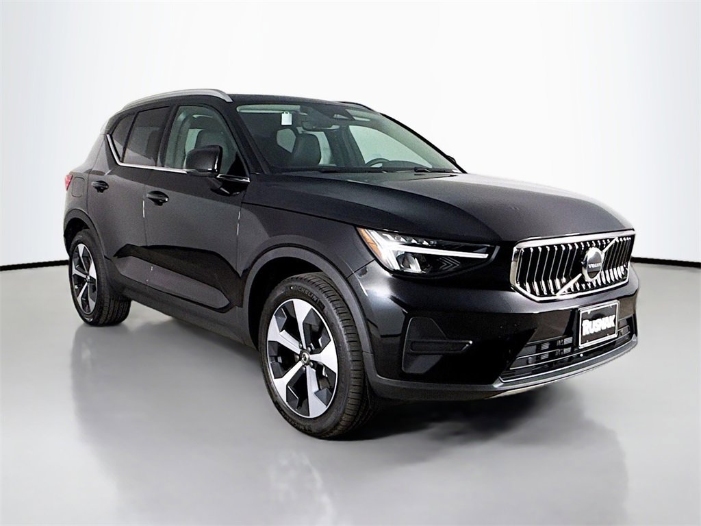 New 2025 Volvo XC40 B5 Core w/ Protection Package Premier