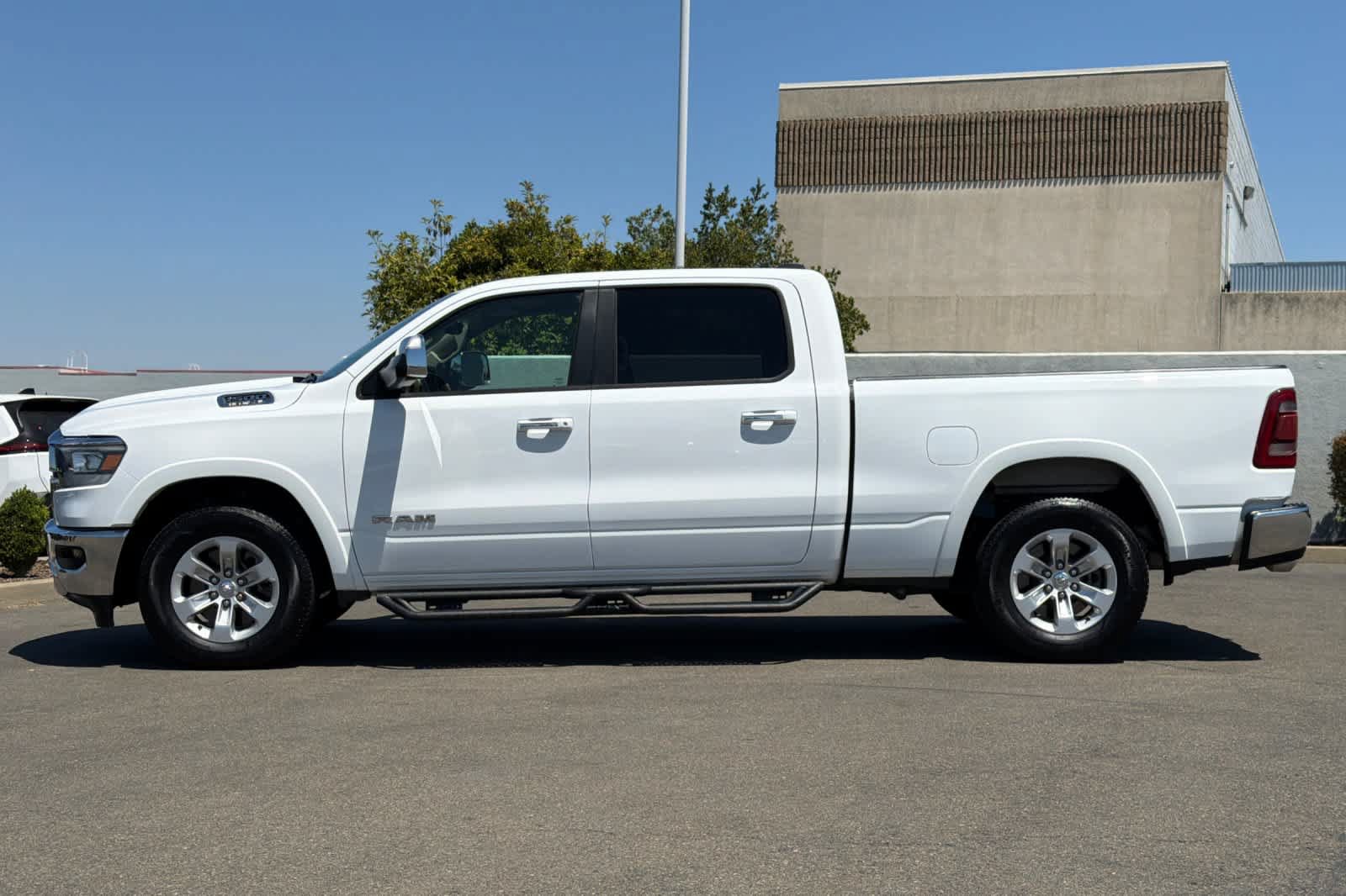 Used 2021 RAM 1500 Laramie AWD/4WD image 9