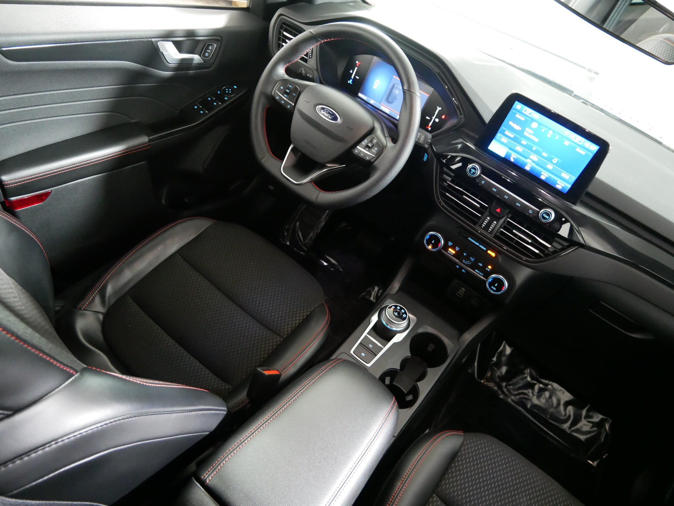 Used 2025 Ford Escape ST-Line AWD/4WD image 9