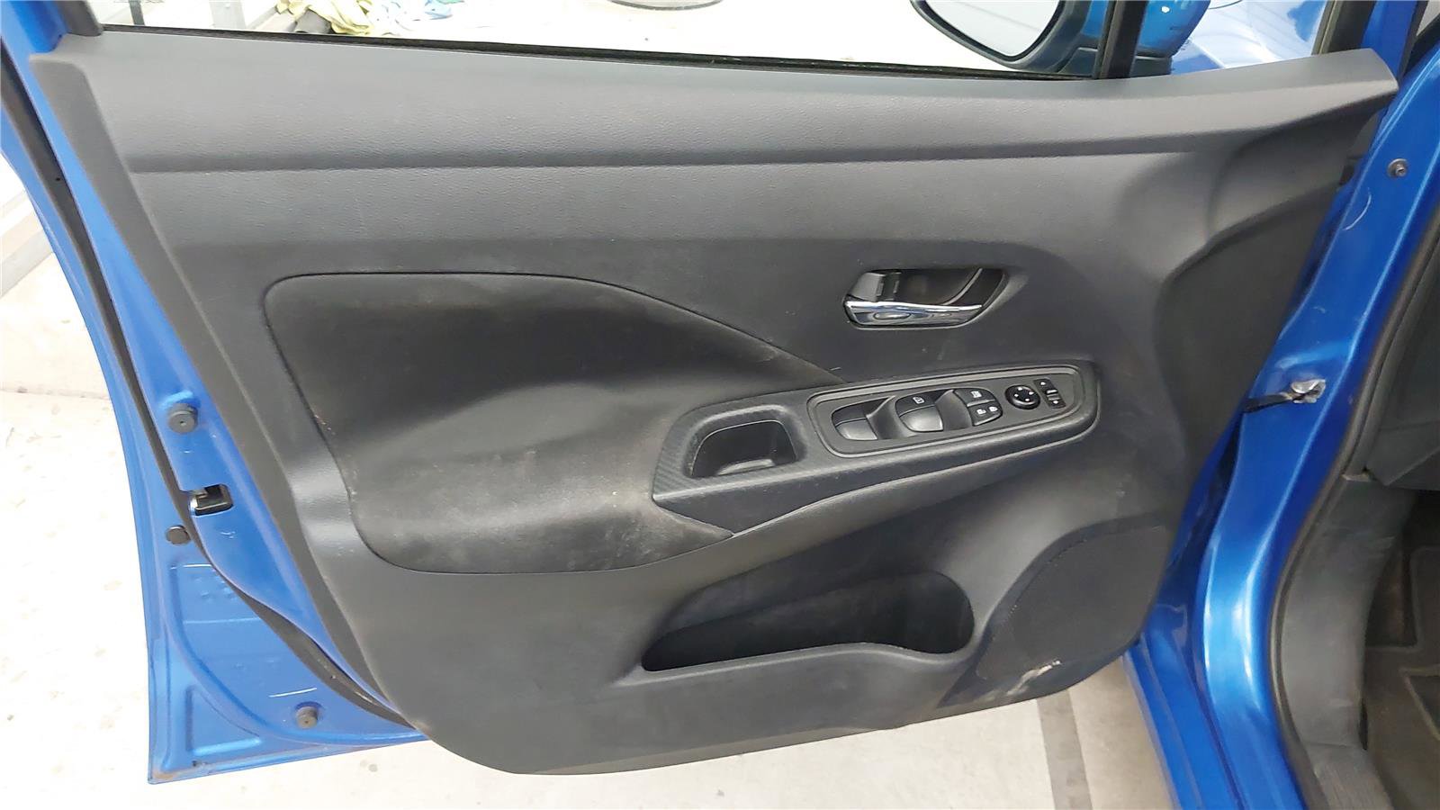 Used 2022 Nissan Versa SV image 21