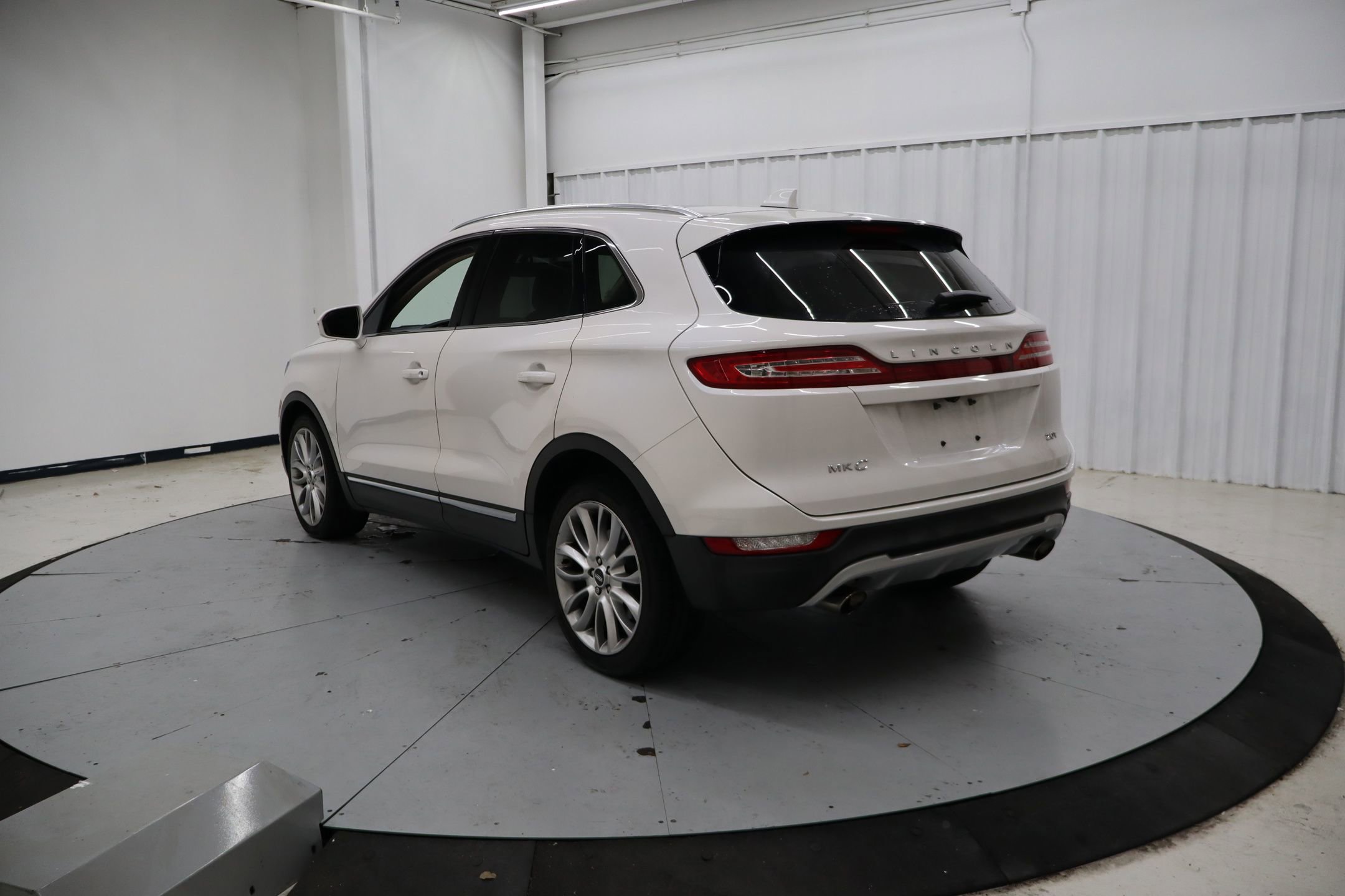 Used 2017 Lincoln MKC Reserve FWD image 8