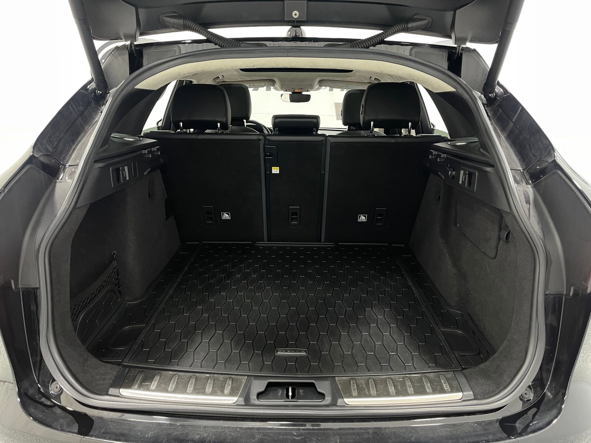 Used 2019 Jaguar F-PACE Prestige image 28