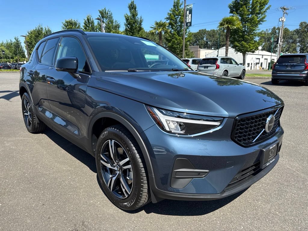 New 2026 Volvo XC40 B5 Core w/ Climate Package AWD/4WD image 8