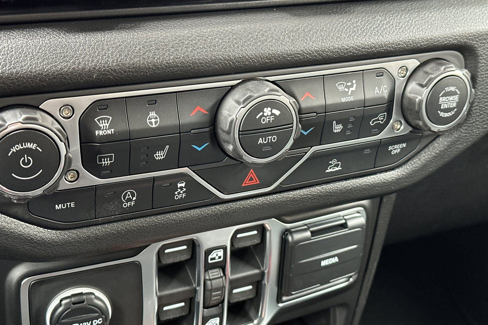 New 2026 Jeep Gladiator Sport AWD/4WD image 18