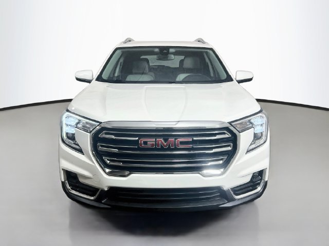 Used 2024 GMC Terrain SLT FWD image 2
