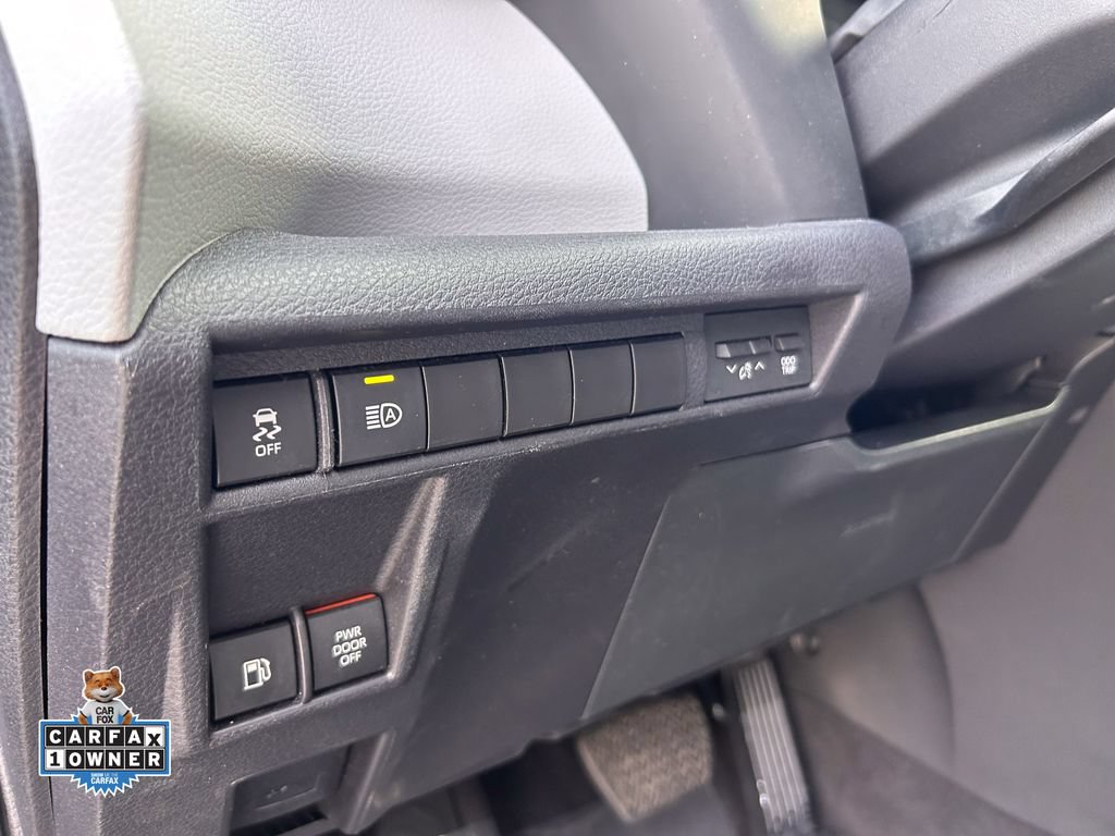 Used 2025 Toyota Sienna LE FWD image 11