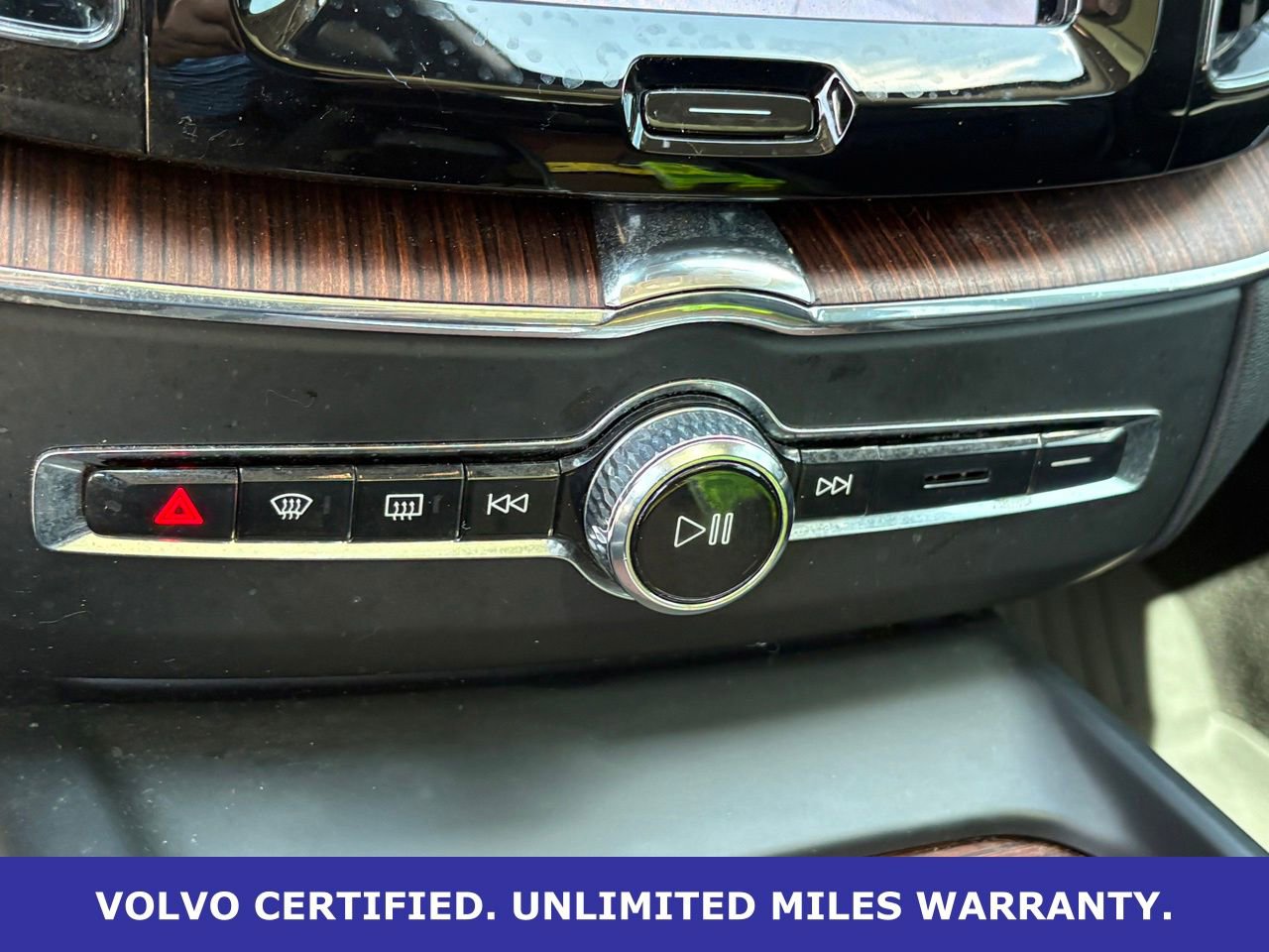 Certified 2023 Volvo XC60 B5 Plus w/ Climate Package image 22