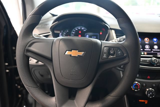 Used 2020 Chevrolet Trax LS AWD/4WD image 19