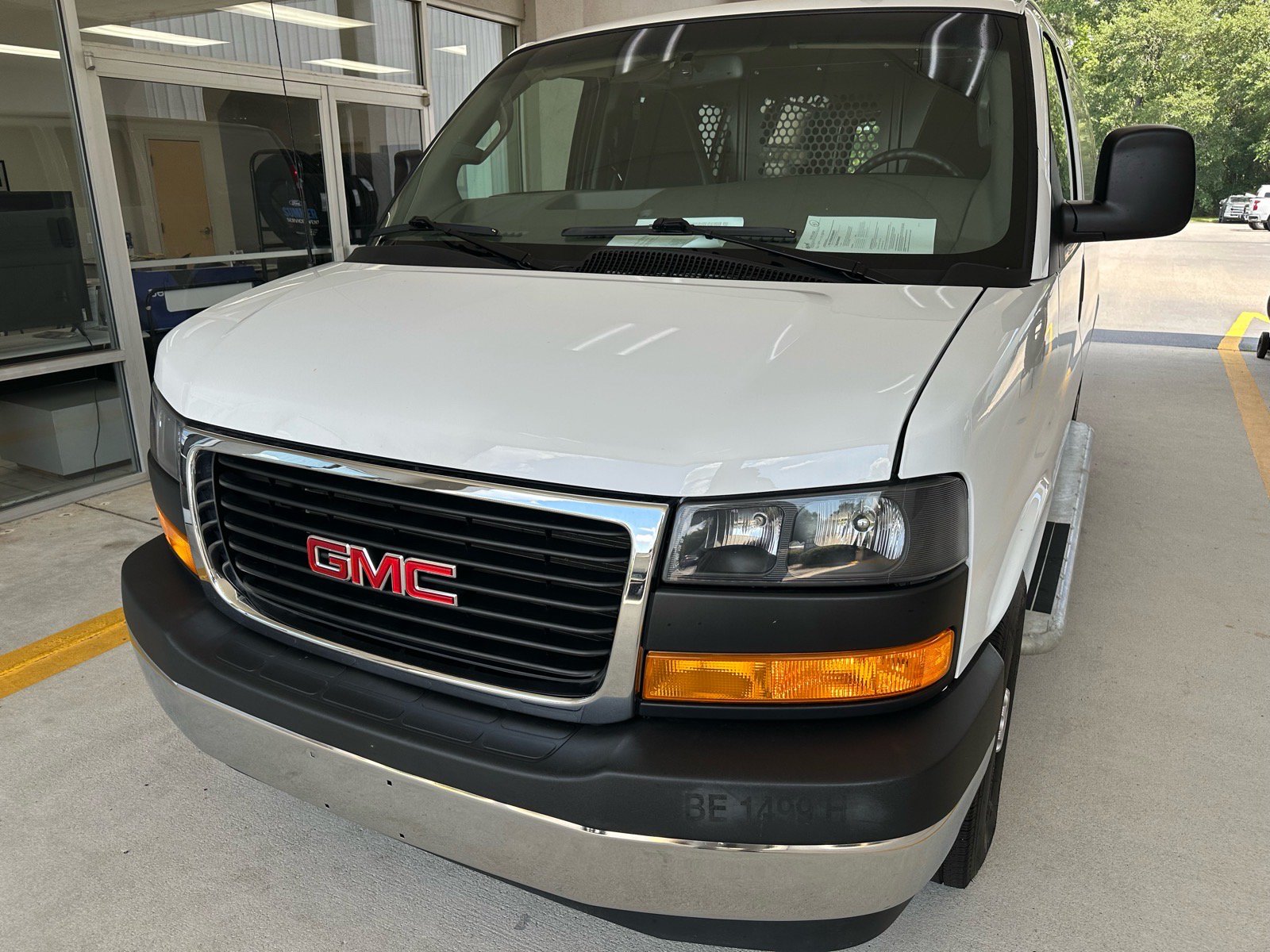 Used 2025 GMC Savana 2500 w/ Driver Convenience Package RWD image 2