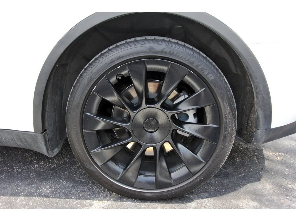 Used 2023 Tesla Model Y Long Range AWD/4WD image 30
