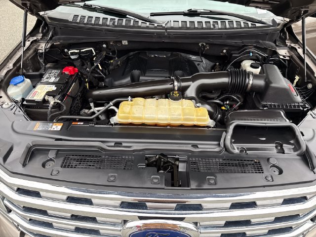 Used 2019 Ford Expedition XLT w/ Equipment Group 201A AWD/4WD image 28