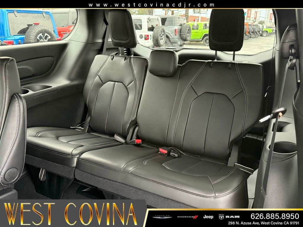 New 2026 Chrysler Pacifica Select FWD image 29