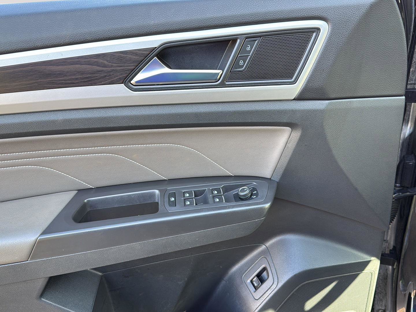 Used 2023 Volkswagen Atlas SE image 12