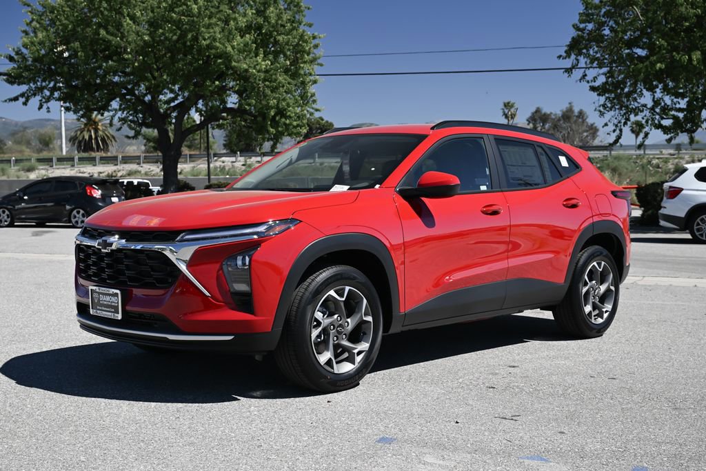 New 2026 Chevrolet Trax LT w/ LPO, Blackout Package FWD image 8