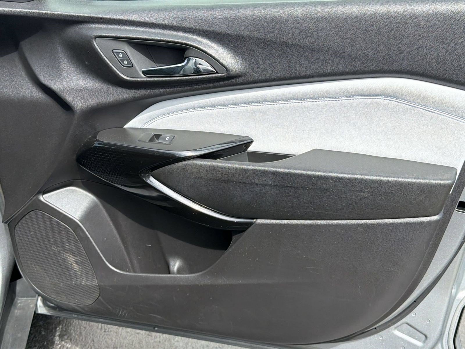 Used 2025 Chevrolet Trax LT FWD image 34