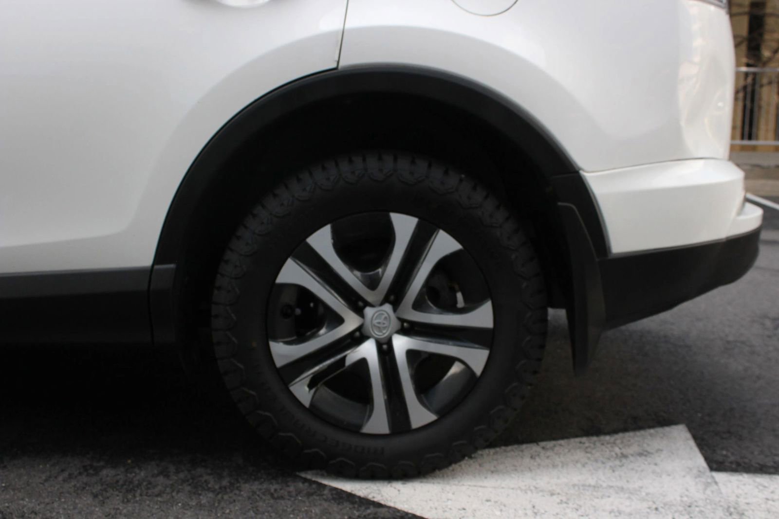 Used 2018 Toyota RAV4 LE w/ All Weather Liner Package AWD/4WD image 10