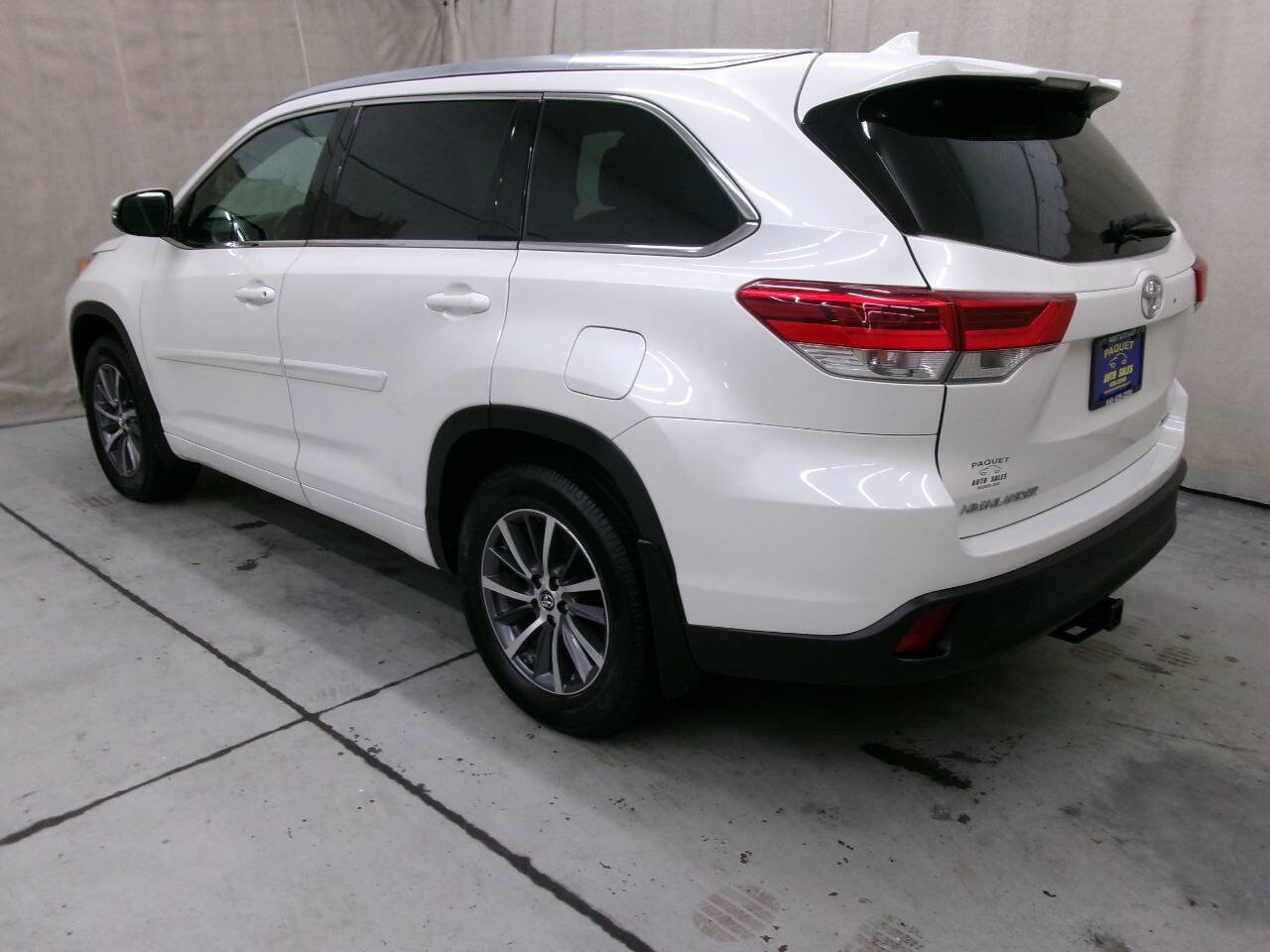 Used 2018 Toyota Highlander XLE image 6