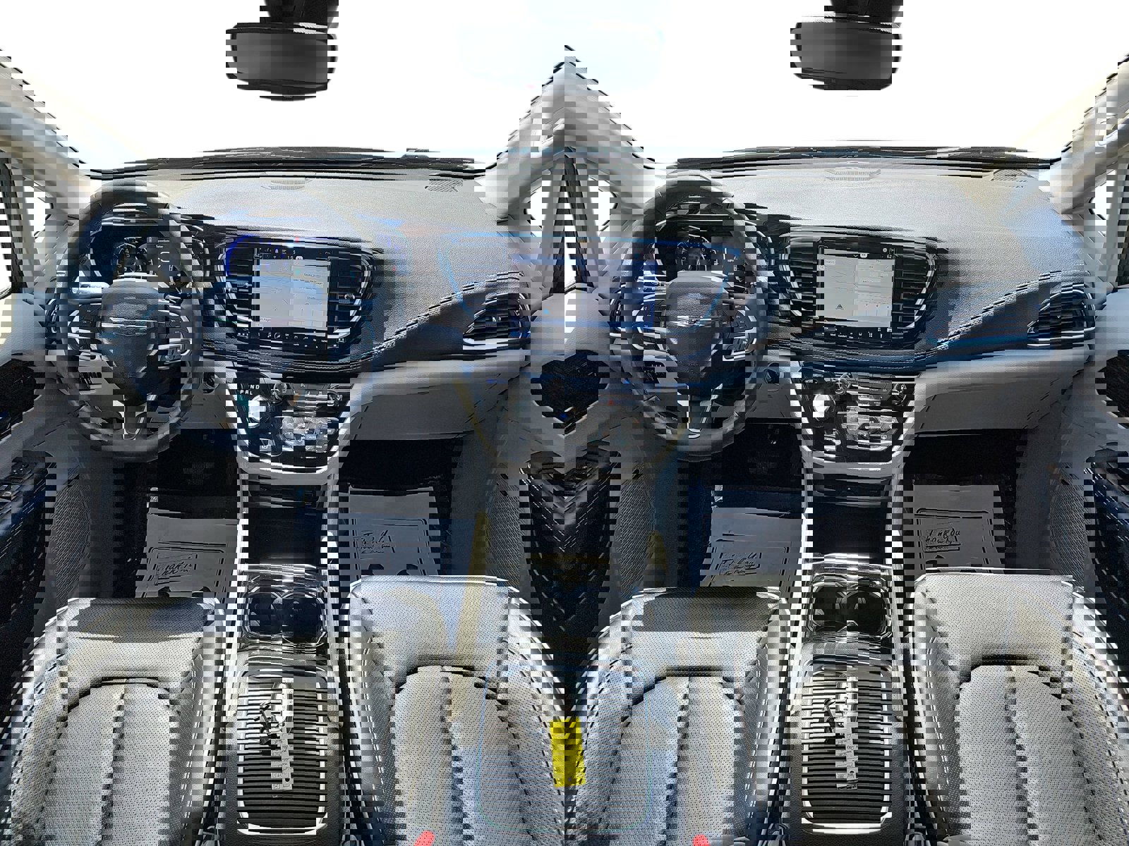 Used 2023 Chrysler Pacifica Limited w/ Uconnect Theater Family Group image 9