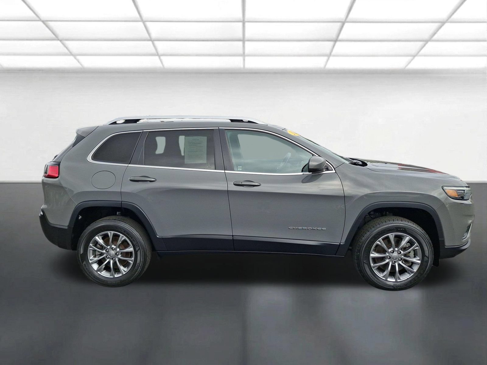 Used 2021 Jeep Cherokee Latitude Lux w/ Comfort/Convenience Group AWD/4WD image 2
