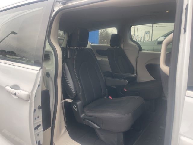 Used 2023 Chrysler Voyager LX image 9