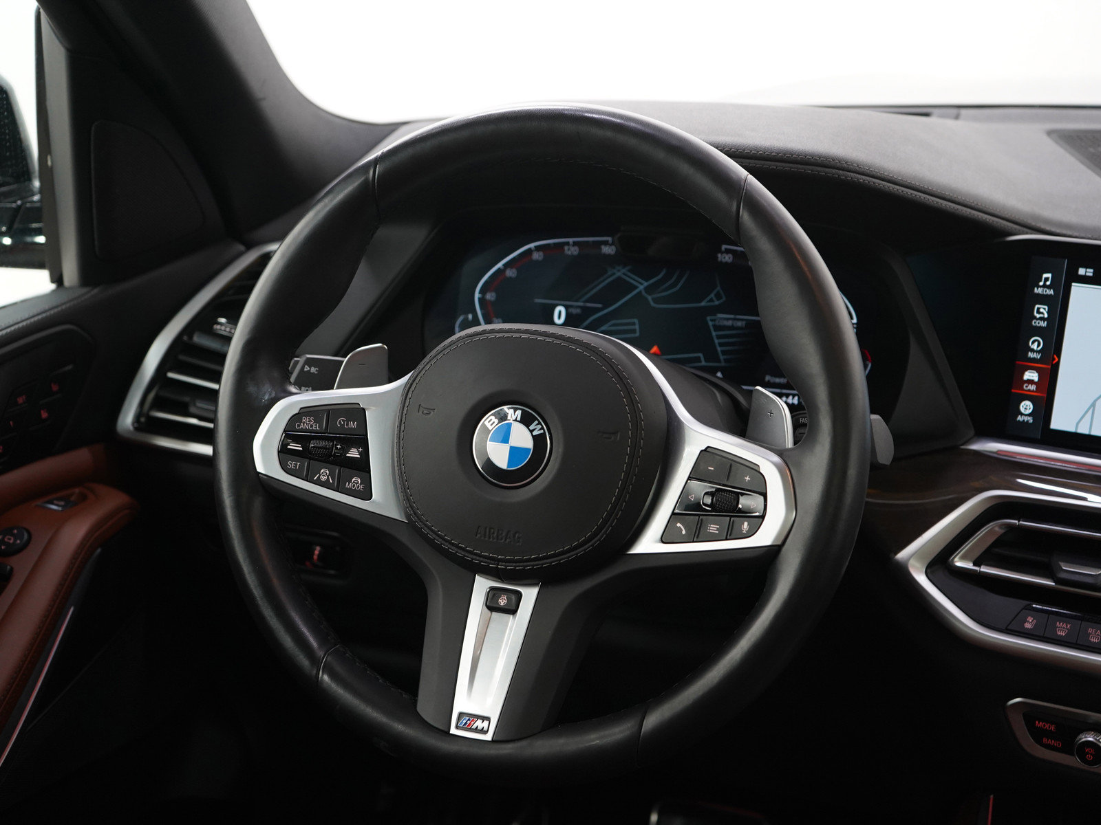 Used 2022 BMW X5 xDrive40i w/ M Sport Package AWD/4WD image 14