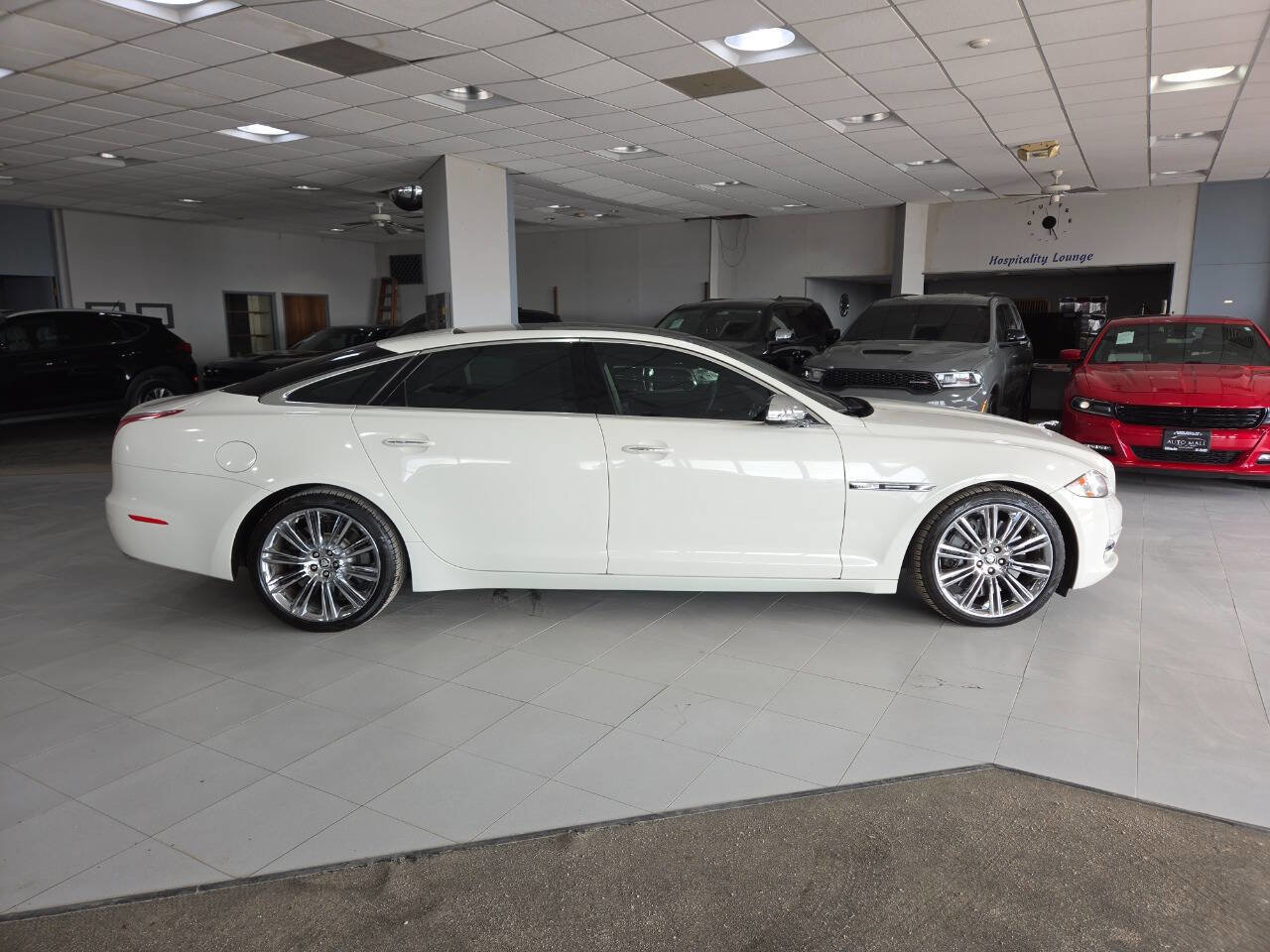 Used 2011 Jaguar XJ L Supercharged RWD image 8