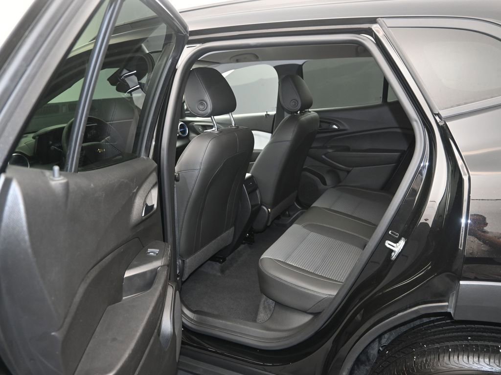 Used 2024 Chevrolet Trax LT FWD image 11