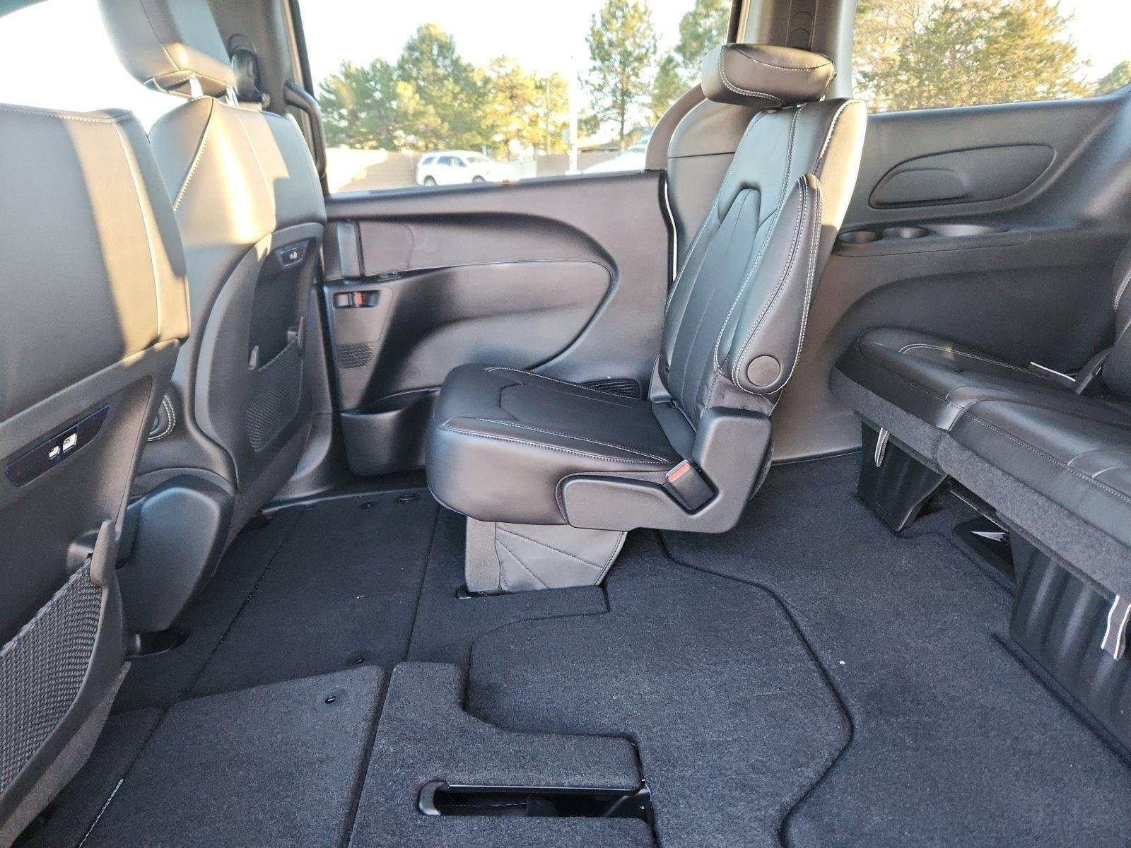 New 2026 Chrysler Pacifica Select w/ S Appearance Package AWD/4WD image 18
