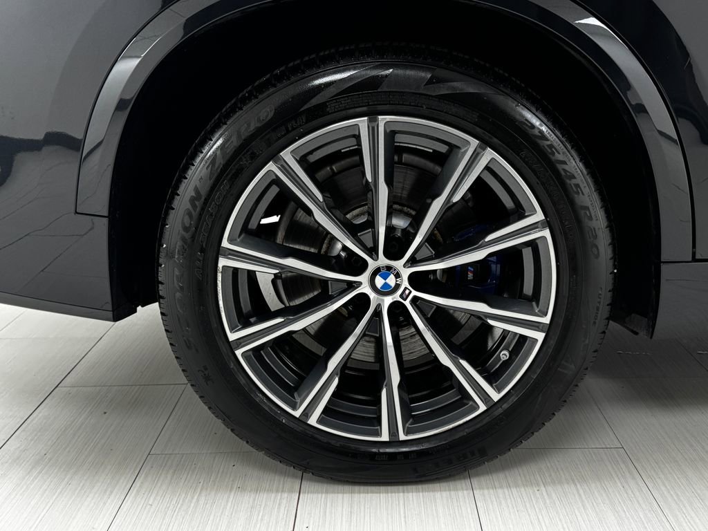 Used 2021 BMW X5 M50i image 39