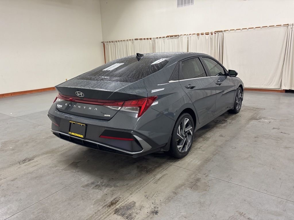Used 2025 Hyundai Elantra Limited image 8