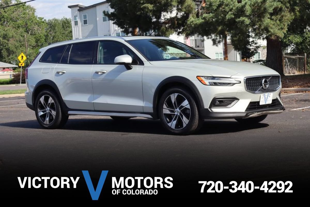Used 2021 Volvo V60 T5 Cross Country AWD/4WD image 1