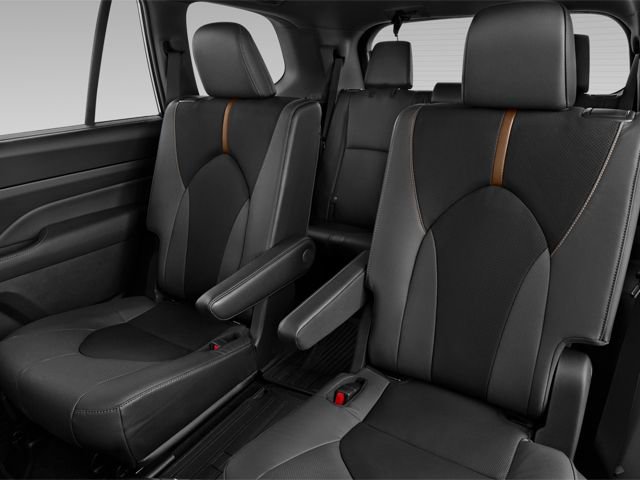 Used 2025 Toyota Highlander Limited image 11