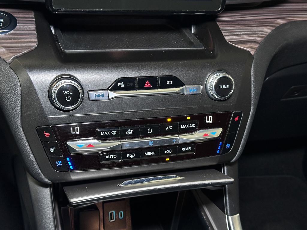 Used 2020 Ford Explorer Limited image 41