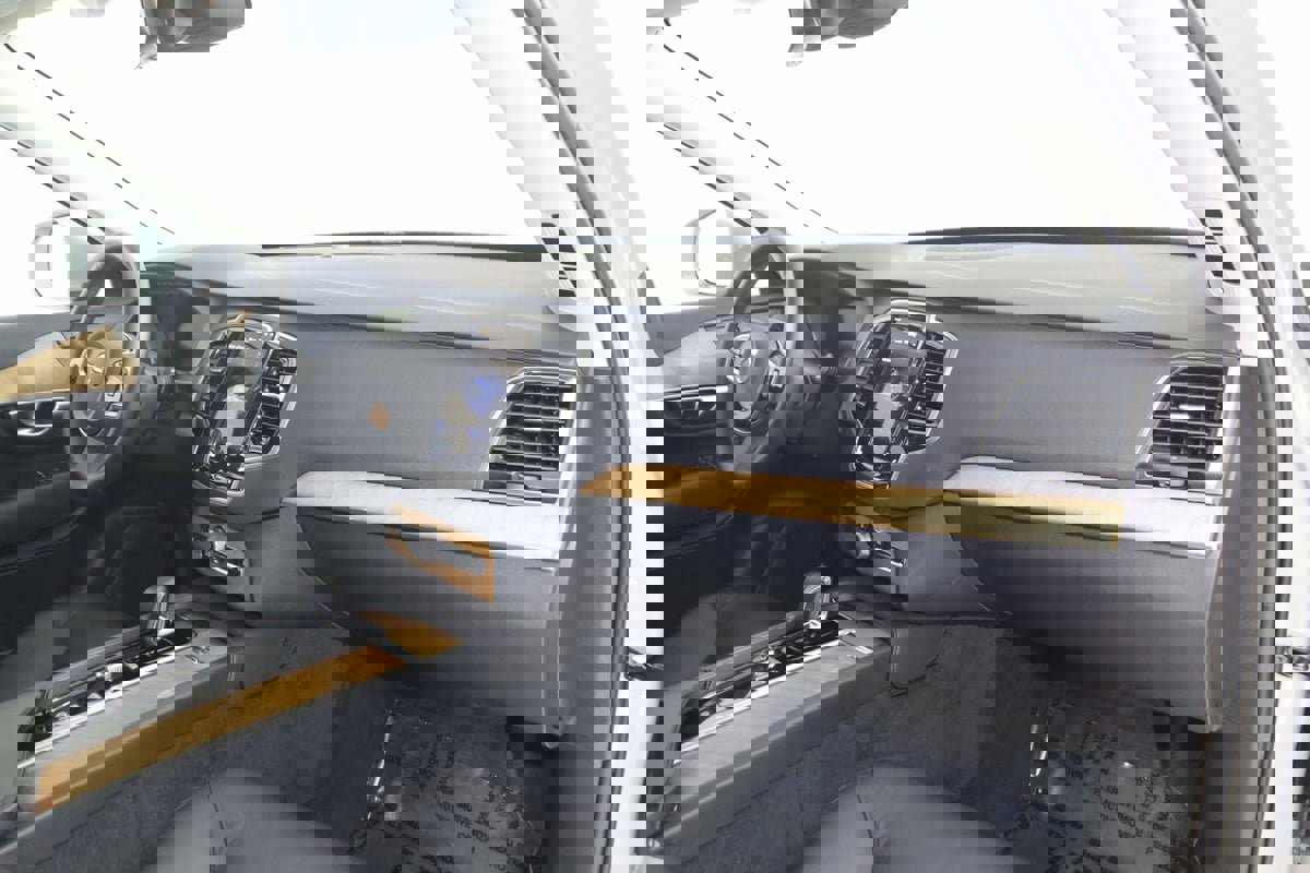 Used 2024 Volvo XC90 B5 Plus image 45