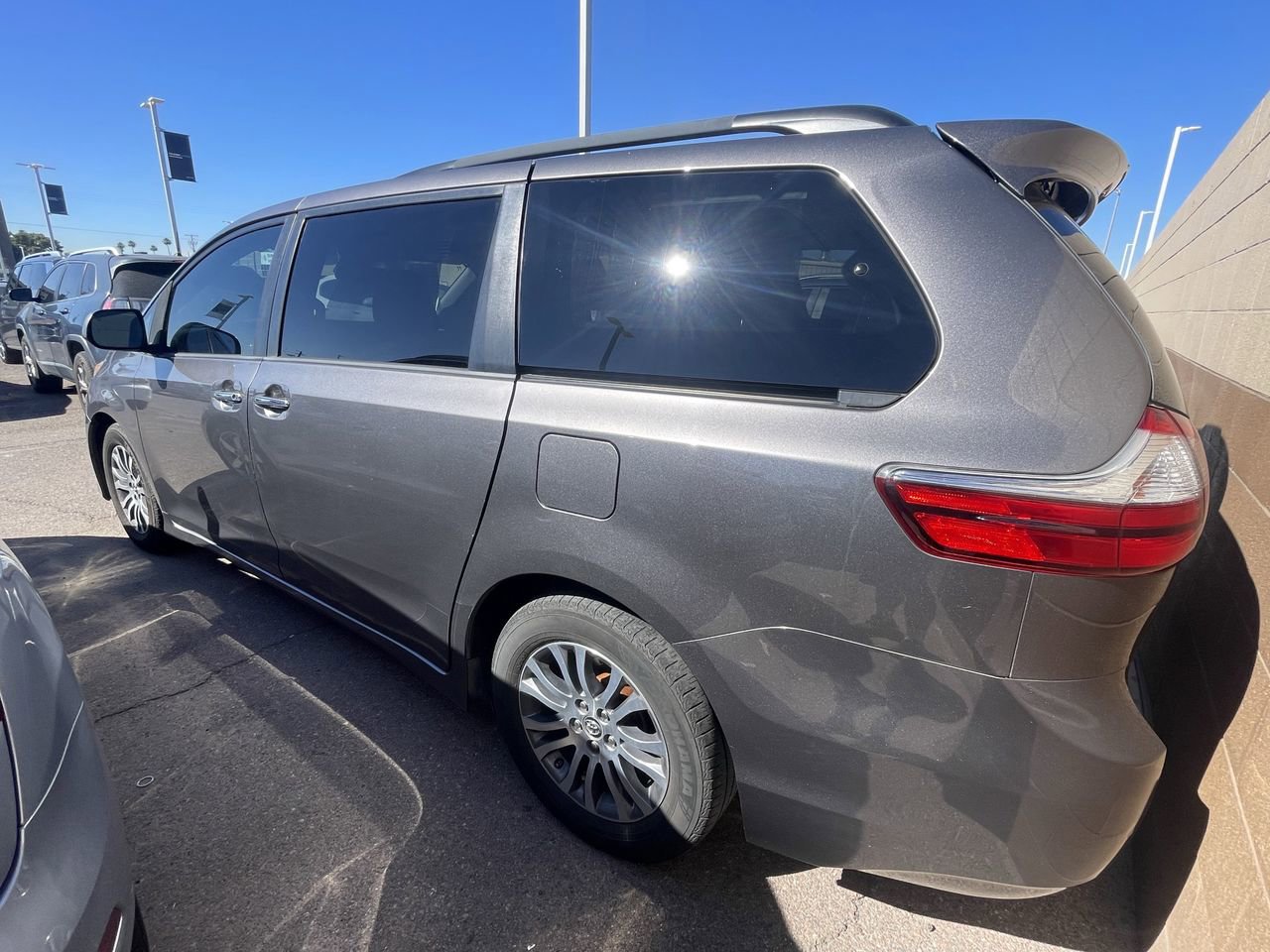 Used 2018 Toyota Sienna XLE Premium w/ Carpet Mat Package image 15