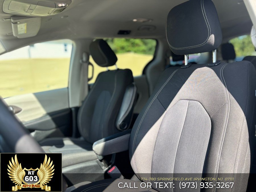 Used 2023 Chrysler Voyager LX FWD image 21