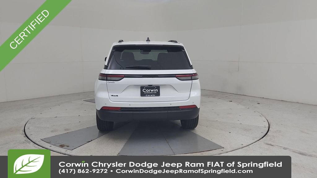 Used 2023 Jeep Grand Cherokee Altitude image 11