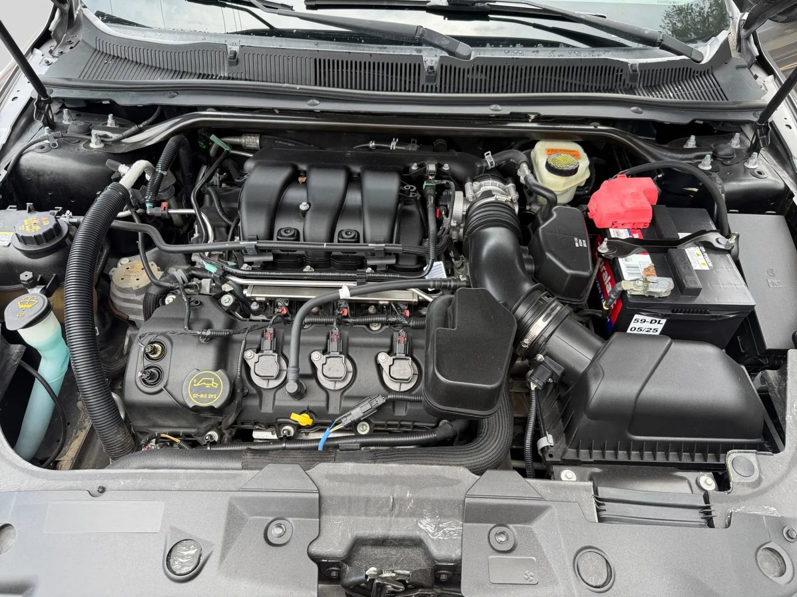 Used 2014 Ford Taurus SE FWD image 20
