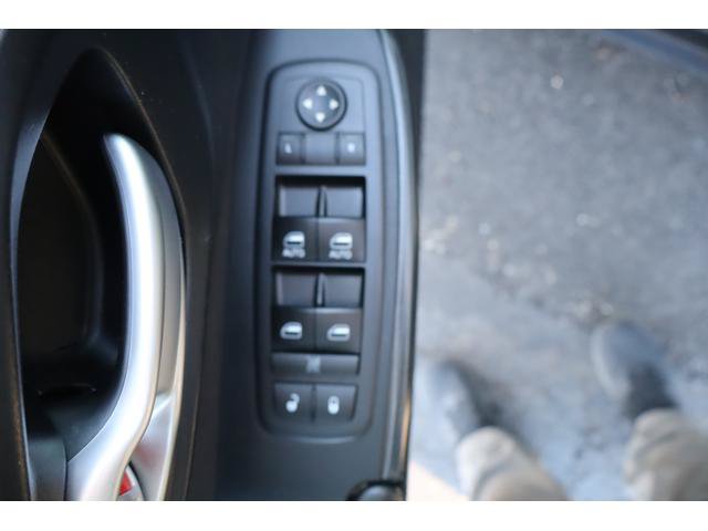 Used 2016 Jeep Cherokee Latitude w/ Cold Weather Group AWD/4WD image 11