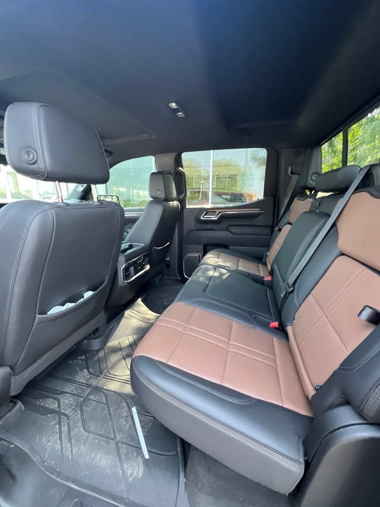 Used 2023 Chevrolet Silverado 1500 High Country w/ High Country Premium Package AWD/4WD image 7