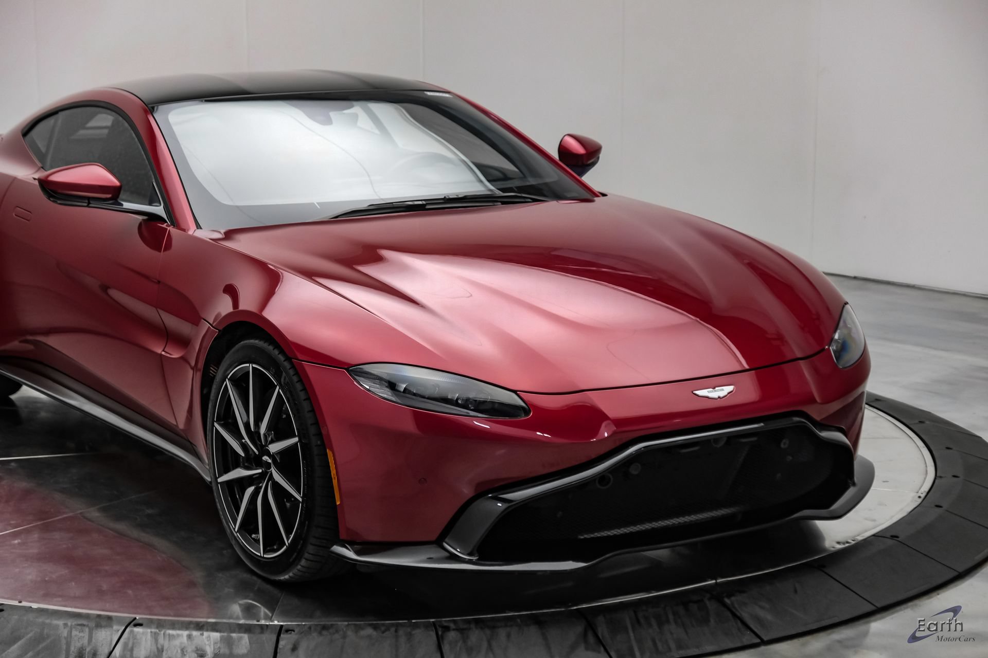 Used 2019 Aston Martin V8 Vantage Coupe RWD image 32