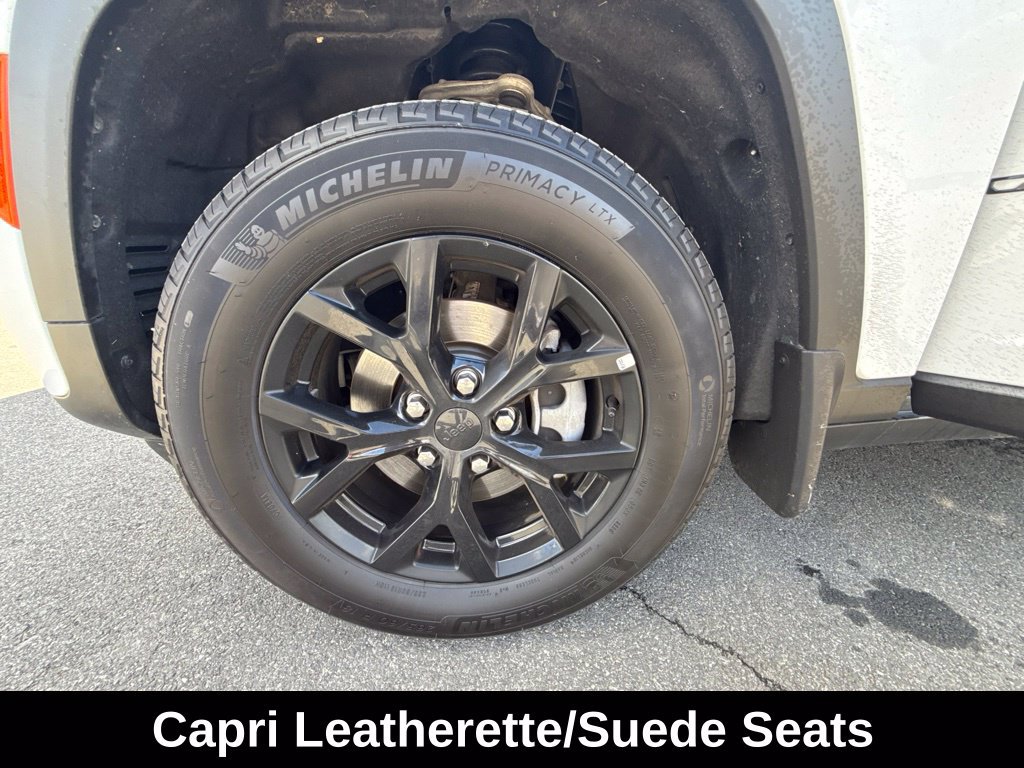 Used 2026 Jeep Grand Cherokee Altitude AWD/4WD image 36