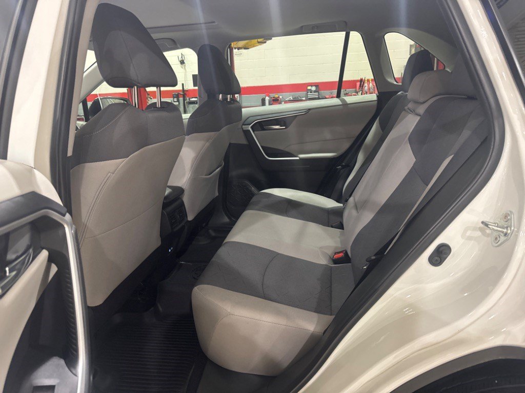 Used 2024 Toyota RAV4 XLE w/ Convenience Package FWD image 9