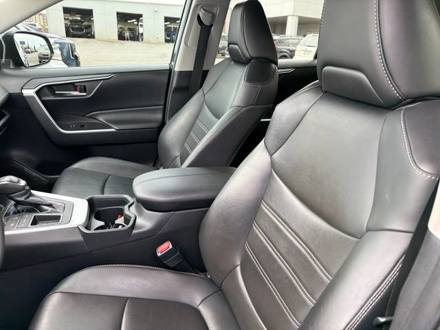 Used 2020 Toyota RAV4 XLE Premium FWD image 20
