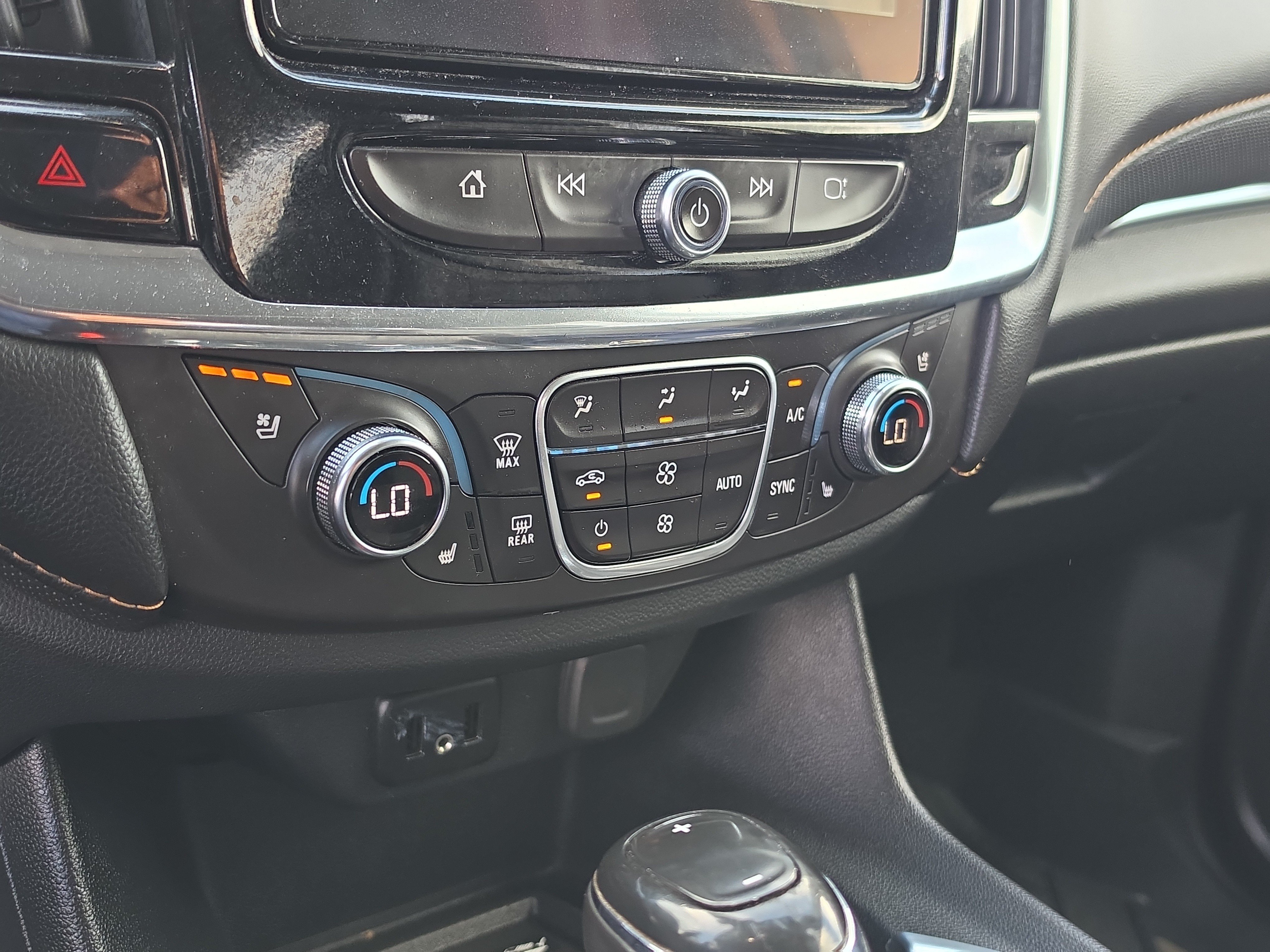 Used 2019 Chevrolet Traverse Premier w/ Redline Edition AWD/4WD image 28